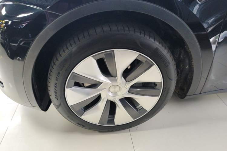 Used Tesla Model Y 2022 Revised Version Rear-Wheel Drive Left Front Wheel Hub