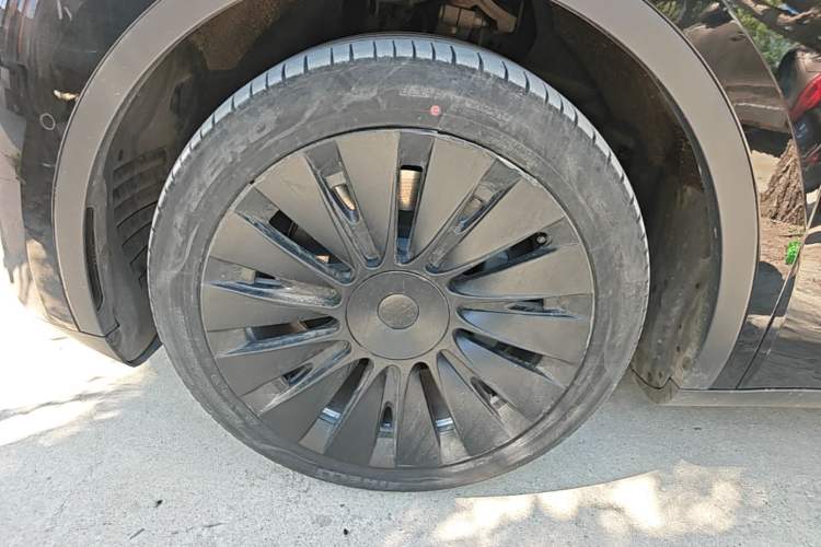 Used Tesla Model Y 2022 Revised Version Rear-Wheel Drive Left Front Wheel Hub