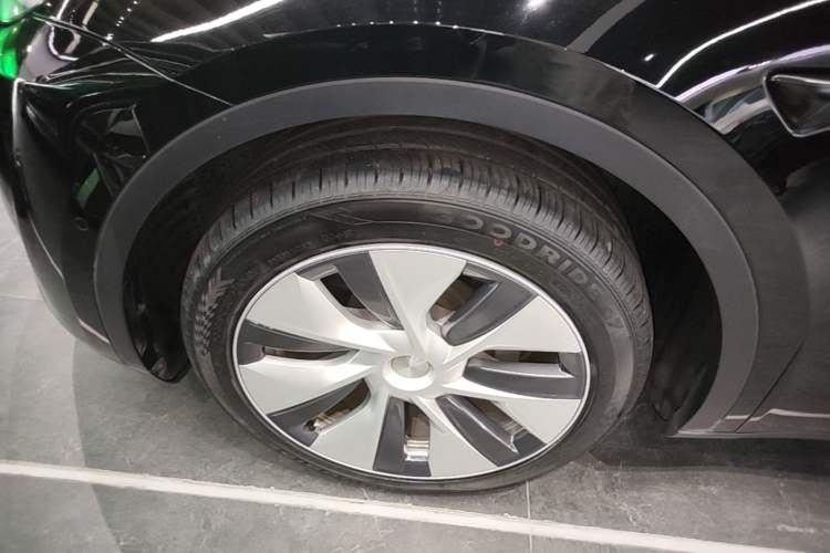 Used Tesla Model Y 2022 Revised Version Rear-Wheel Drive Left Front Wheel Hub