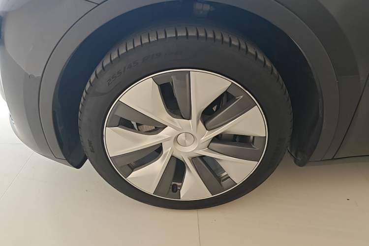 Used Tesla Model Y 2022 Revised Version Rear-Wheel Drive Left Front Wheel Hub