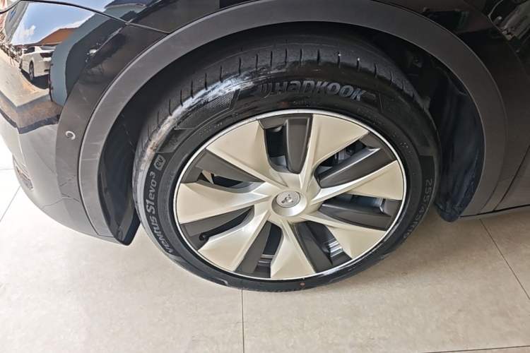 Used Tesla Model Y 2022 Rear-Wheel-Drive Version Left Front Wheel Hub