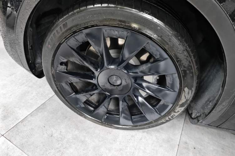 Used Tesla Model Y 2022 Rear-Wheel-Drive Version Left Front Wheel Hub