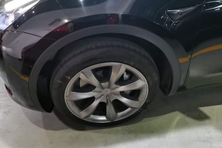 Used Tesla Model Y 2022 Revised Version Rear-Wheel Drive Left Front Wheel Hub