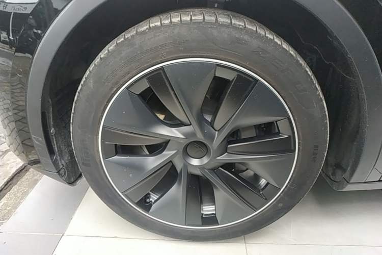 Used Tesla Model Y 2022 Revised Version Rear-Wheel Drive Left Front Wheel Hub