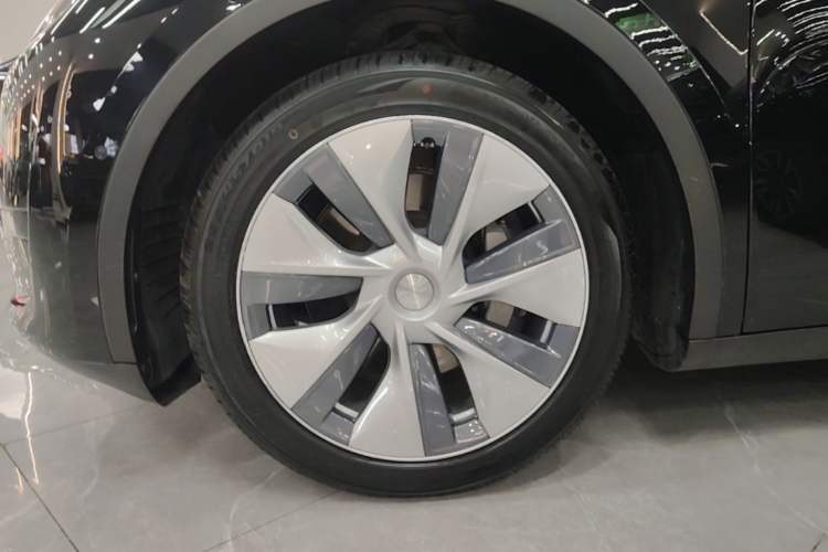 Used Tesla Model Y 2022 Rear-Wheel-Drive Version Left Front Wheel Hub