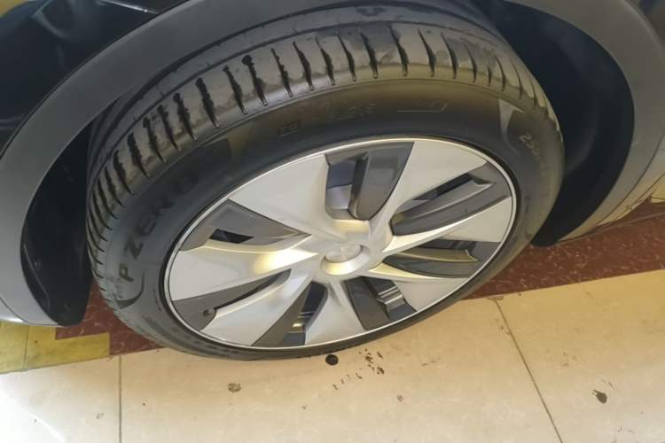 Used Tesla Model Y 2022 Revised Version Rear-Wheel Drive Left Front Wheel Hub