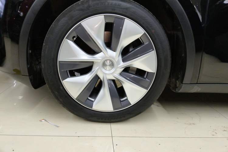 Used Tesla Model Y 2022 Revised Version Rear-Wheel Drive Left Front Wheel Hub