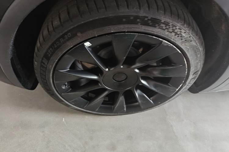 Used Tesla Model Y 2022 Long-Range All-Wheel-Drive Version Left Front Wheel Hub