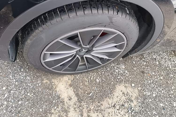 Used Tesla Model Y 2022 Revised Version Rear-Wheel Drive Left Front Wheel Hub