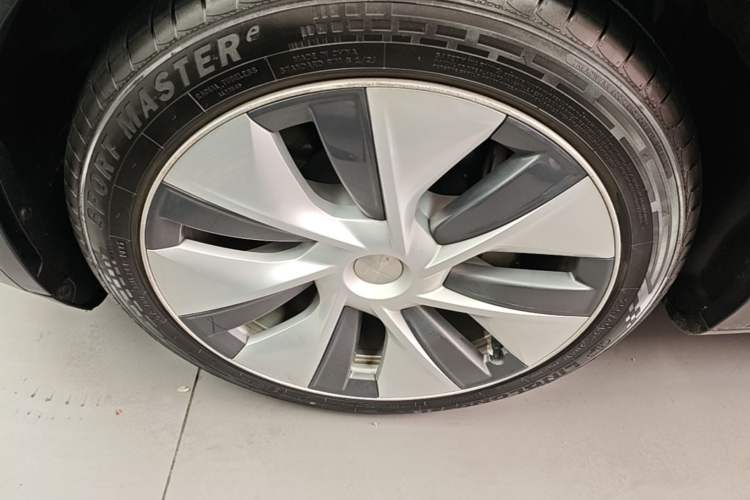 Used Tesla Model Y 2022 Revised Version Rear-Wheel Drive Left Front Wheel Hub