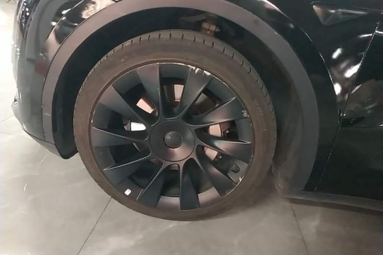 Used Tesla Model Y 2022 Rear-Wheel-Drive Version Left Front Wheel Hub