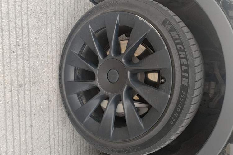 Used Tesla Model Y 2022 Revised Version Rear-Wheel Drive Left Front Wheel Hub