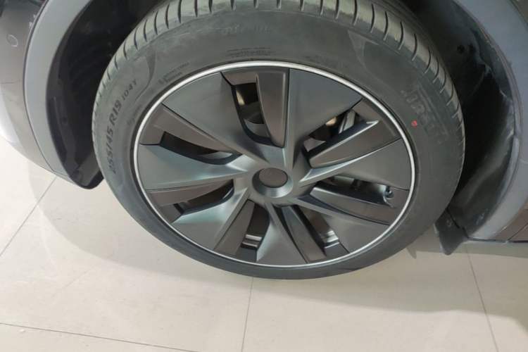 Used Tesla Model Y 2022 Revised Version Rear-Wheel Drive Left Front Wheel Hub