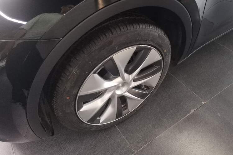Used Tesla Model Y 2022 Rear-Wheel-Drive Version Left Front Wheel Hub