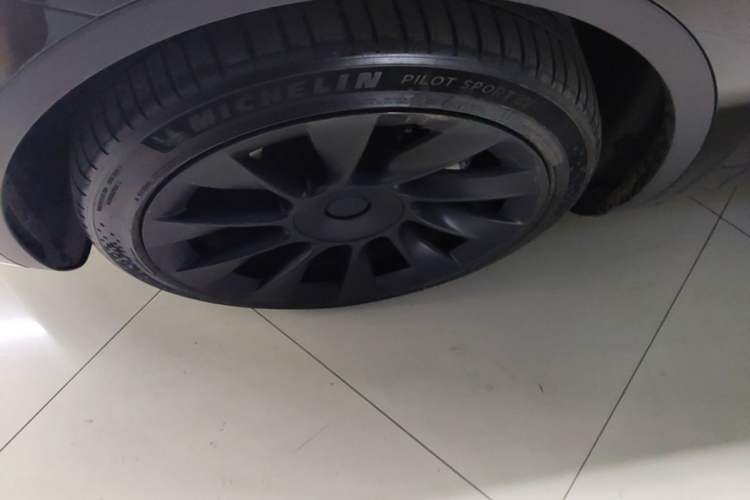 Used Tesla Model Y 2022 Revised Version Long-Range All-Wheel Drive Left Front Wheel Hub