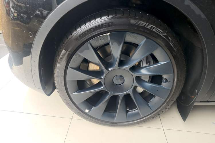 Used Tesla Model Y 2022 Revised Version Rear-Wheel Drive Left Front Wheel Hub