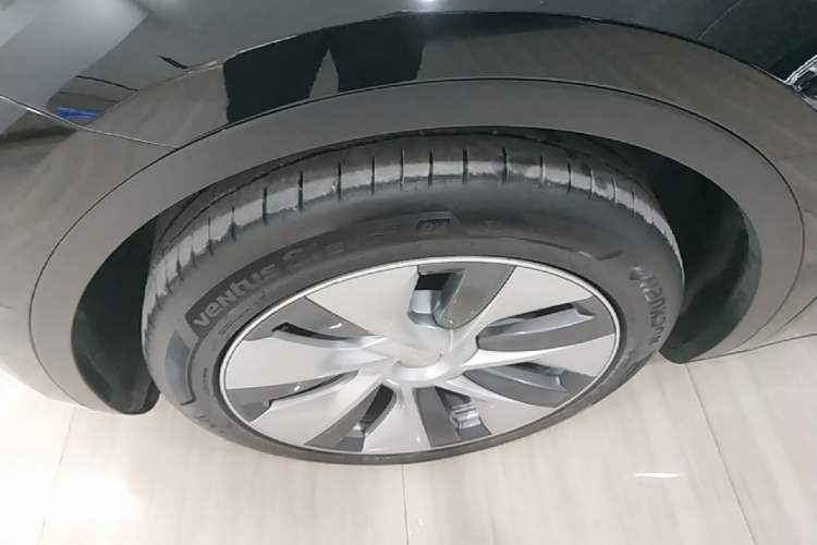 Used Tesla Model Y 2022 Rear-Wheel-Drive Version Left Front Wheel Hub