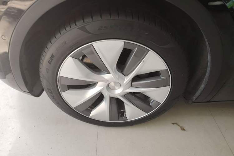 Used Tesla Model Y 2022 Revised Version Rear-Wheel Drive Left Front Wheel Hub