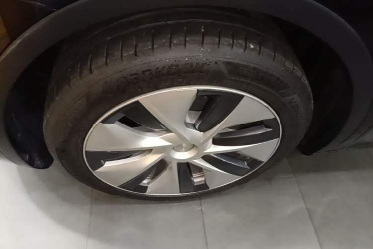 Used Tesla Model Y 2022 Rear-Wheel-Drive Version Left Front Wheel Hub