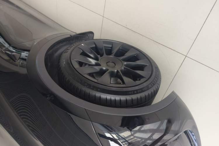 Used Tesla Model Y 2022 Rear-Wheel-Drive Version Left Front Wheel Hub