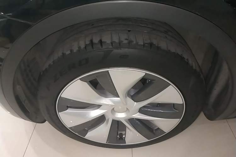 Used Tesla Model Y 2022 Revised Version Rear-Wheel Drive Left Front Wheel Hub