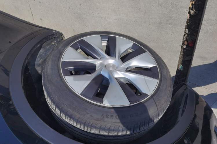 Used Tesla Model Y 2022 Revised Version Rear-Wheel Drive Left Front Wheel Hub