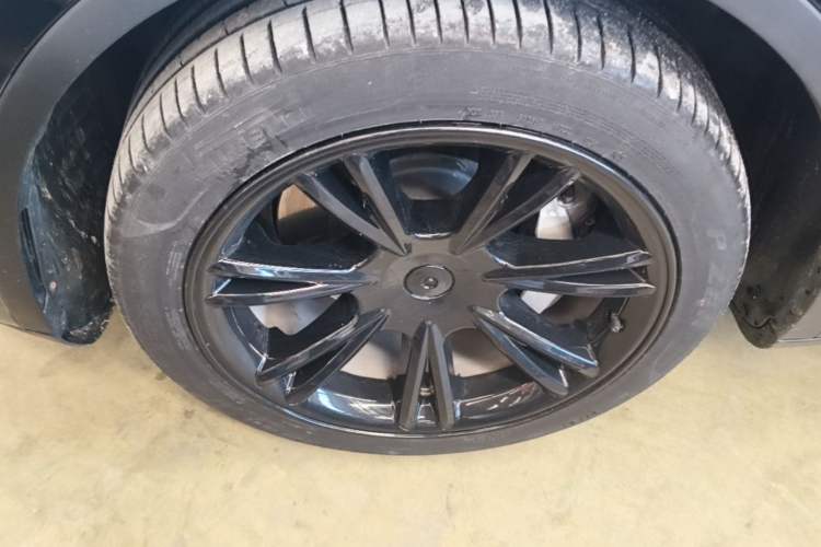 Used Tesla Model Y 2022 Revised Version Rear-Wheel Drive Left Front Wheel Hub
