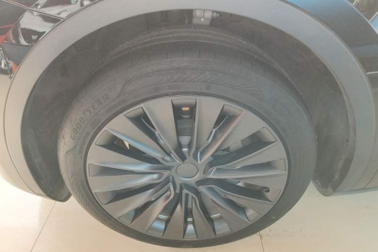 Used Tesla Model Y 2022 Revised Version Rear-Wheel Drive Left Front Wheel Hub