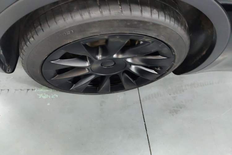 Used Tesla Model Y 2022 Revised Version Long-Range All-Wheel Drive Left Front Wheel Hub