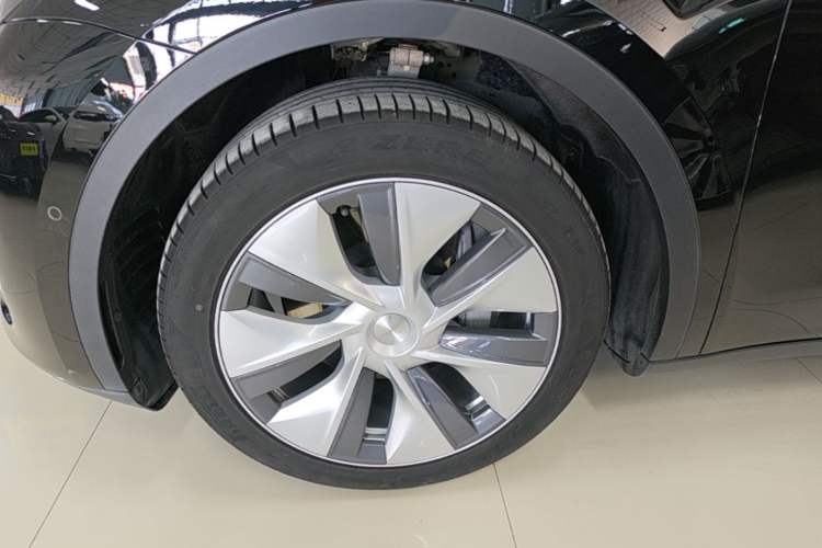 Used Tesla Model Y 2022 Revised Version Rear-Wheel Drive Left Front Wheel Hub