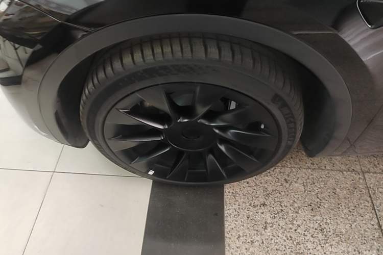 Used Tesla Model Y 2022 Rear-Wheel-Drive Version Left Front Wheel Hub