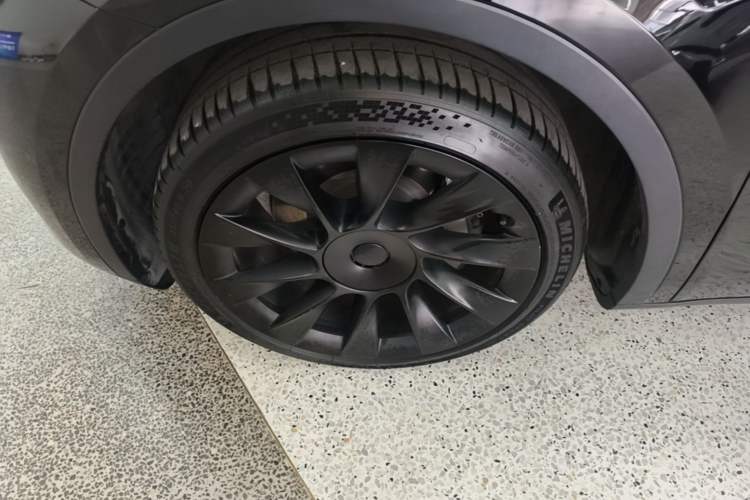 Used Tesla Model Y 2022 Rear-Wheel-Drive Version Left Front Wheel Hub