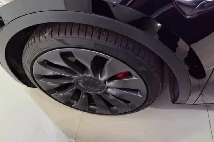 Used Tesla Model Y 2022 Performance High-Performance All-Wheel-Drive Version Left Front Wheel Hub