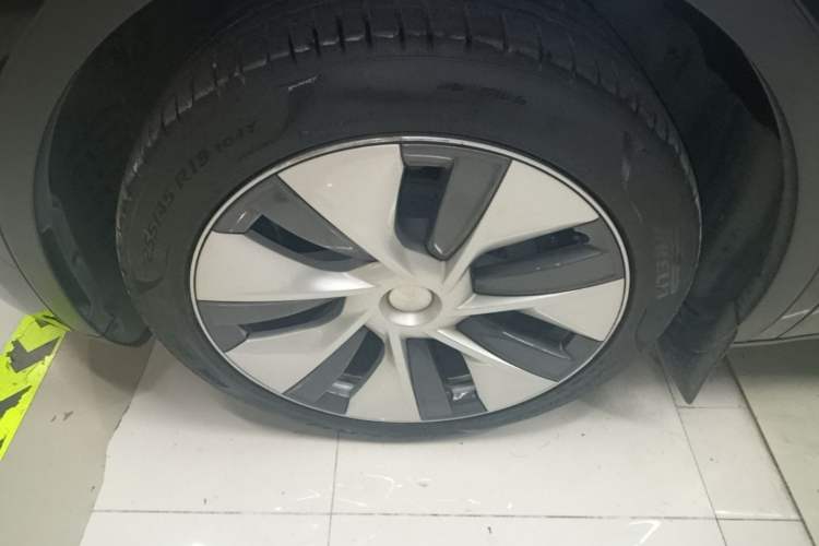 Used Tesla Model Y 2022 Revised Version Long-Range All-Wheel Drive Left Front Wheel Hub