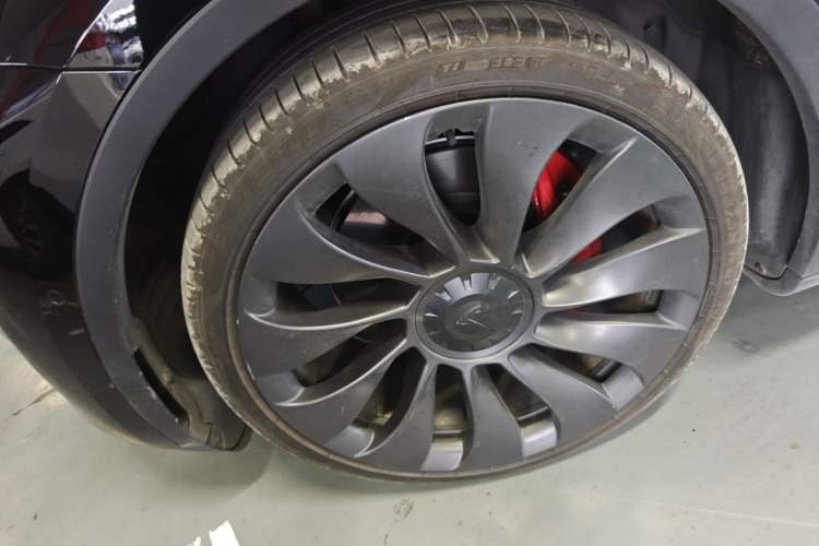 Used Tesla Model Y 2022 Performance High-Performance All-Wheel-Drive Version Left Front Wheel Hub