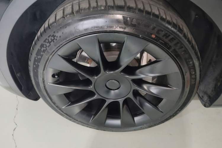 Used Tesla Model Y 2022 Rear-Wheel-Drive Version Left Front Wheel Hub