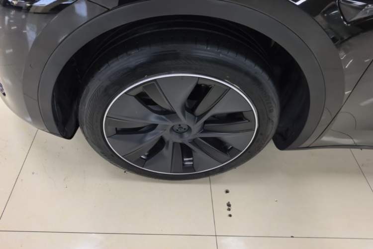 Used Tesla Model Y 2022 Revised Version Rear-Wheel Drive Left Front Wheel Hub