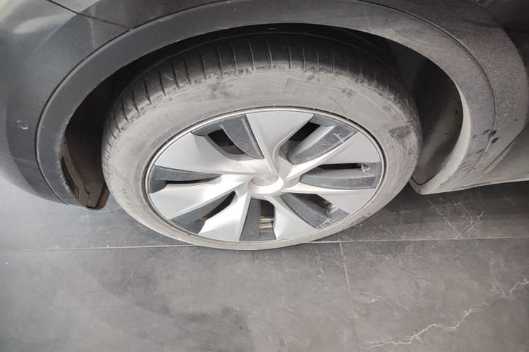 Used Tesla Model Y 2022 Revised Version Rear-Wheel Drive Left Front Wheel Hub