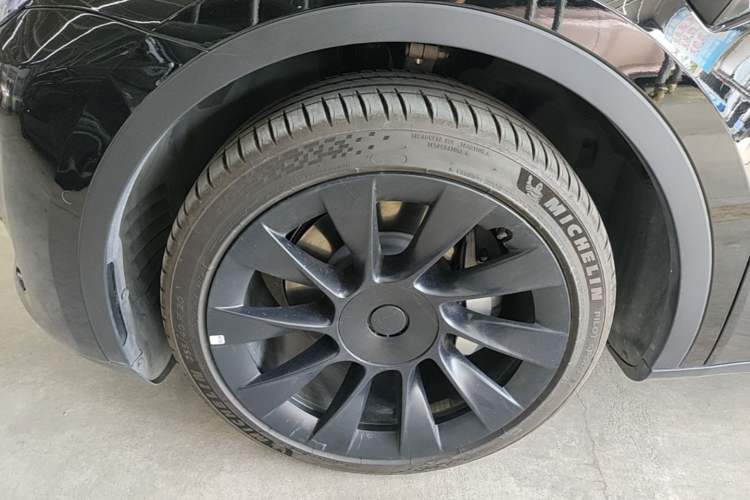 Used Tesla Model Y 2022 Revised Version Long-Range All-Wheel Drive Left Front Wheel Hub