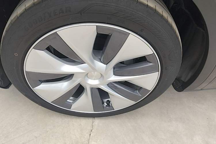 Used Tesla Model Y 2022 Revised Version Rear-Wheel Drive Left Front Wheel Hub