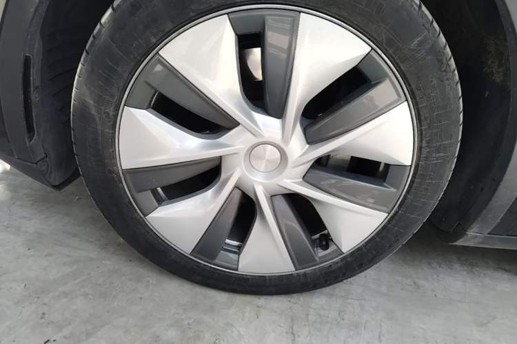 Used Tesla Model Y 2022 Revised Version Rear-Wheel Drive Left Front Wheel Hub