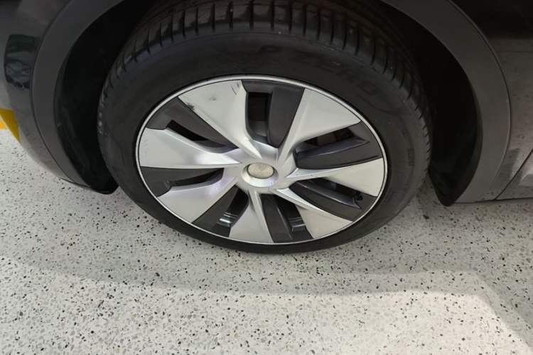 Used Tesla Model Y 2022 Rear-Wheel-Drive Version Left Front Wheel Hub