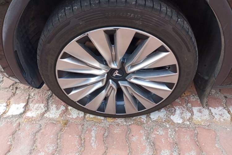 Used Tesla Model Y 2022 Revised Version Rear-Wheel Drive Left Front Wheel Hub