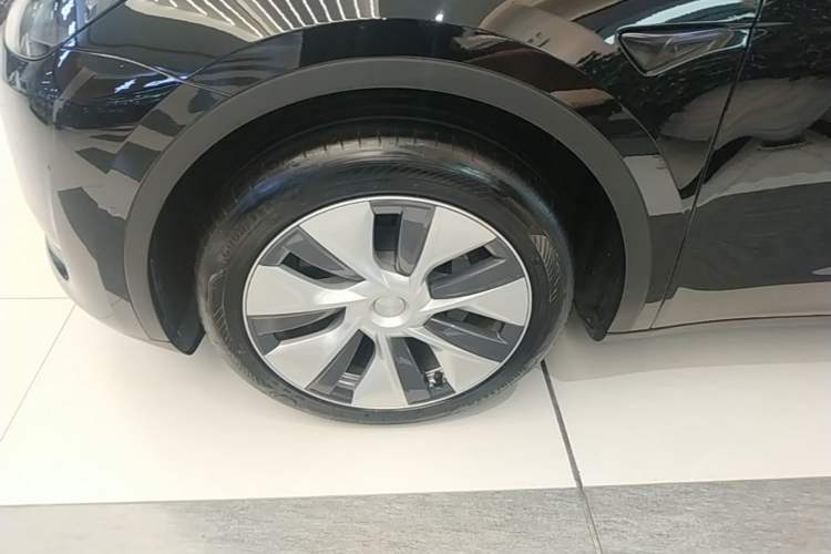 Used Tesla Model Y 2022 Revised Version Rear-Wheel Drive Left Front Wheel Hub