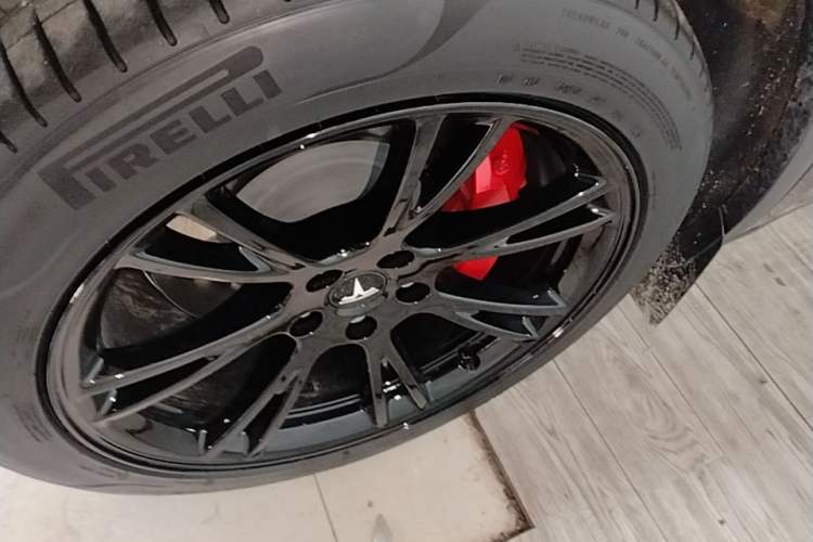 Used Tesla Model Y 2022 Rear-Wheel-Drive Version Left Front Wheel Hub