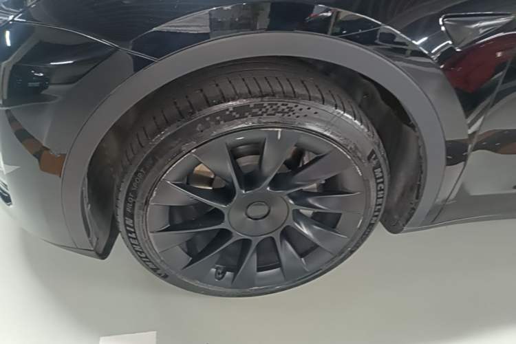 Used Tesla Model Y 2022 Rear-Wheel-Drive Version Left Front Wheel Hub