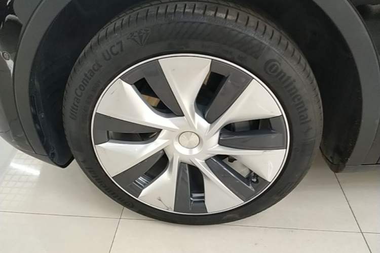 Used Tesla Model Y 2022 Revised Version Rear-Wheel Drive Left Front Wheel Hub