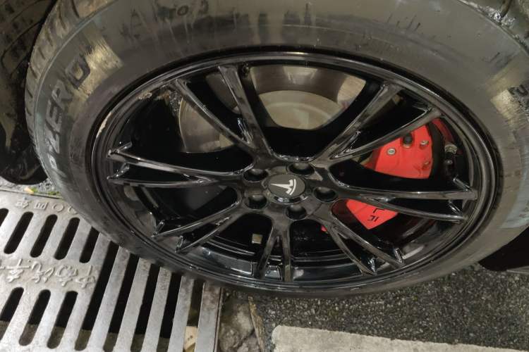 Used Tesla Model Y 2022 Revised Version Rear-Wheel Drive Left Front Wheel Hub