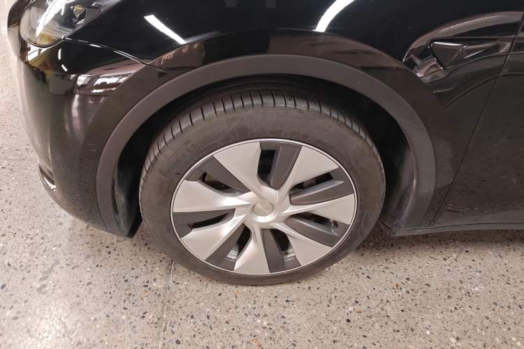 Used Tesla Model Y 2022 Rear-Wheel-Drive Version Left Front Wheel Hub