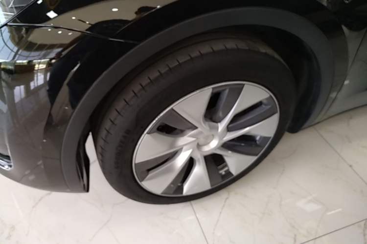 Used Tesla Model Y 2022 Revised Version Rear-Wheel Drive Left Front Wheel Hub